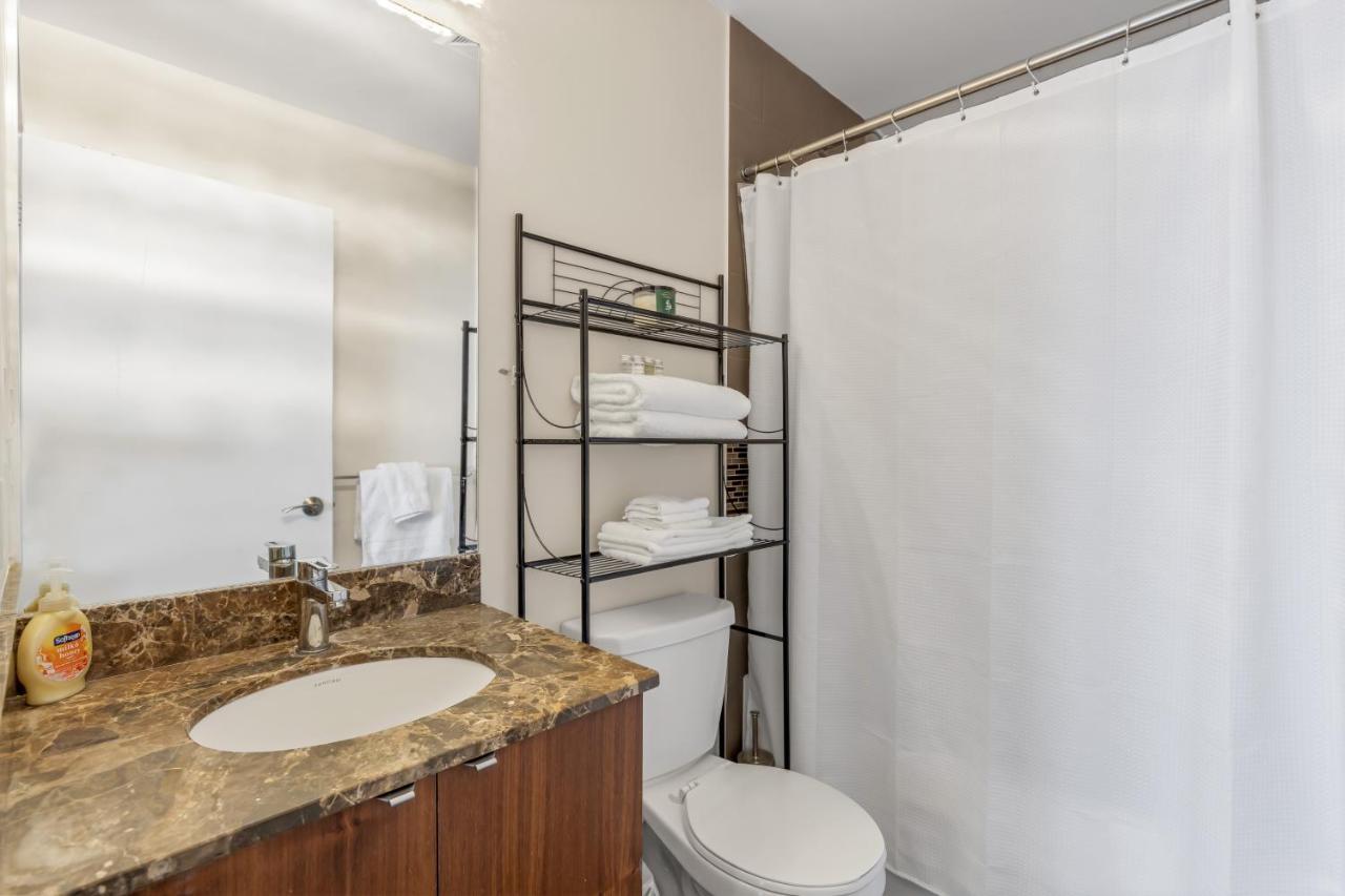 Ultra Luxurious 2.5 Bedroom 2 Full Bathroom 1 Parking Condo Near Sq1 Striking Views ميسيسوجا المظهر الخارجي الصورة