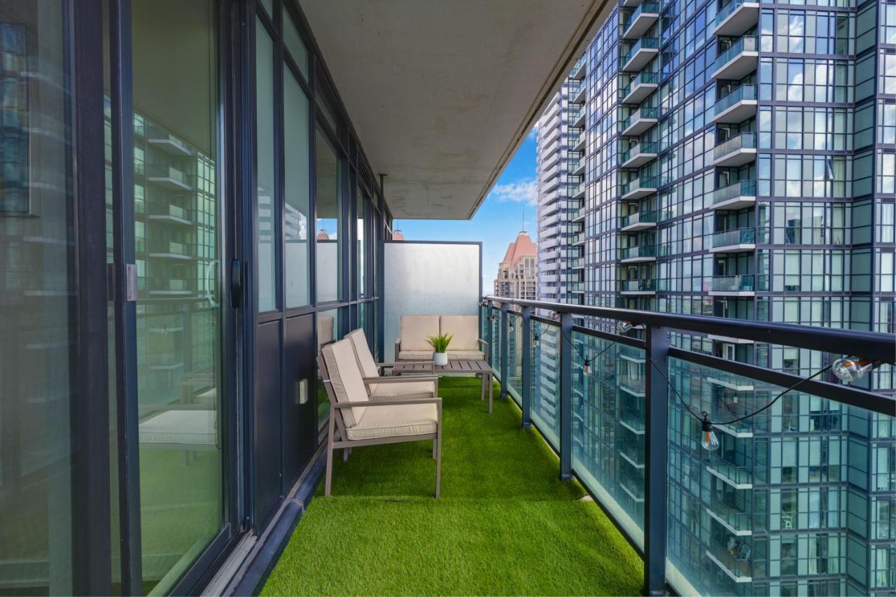 Ultra Luxurious 2.5 Bedroom 2 Full Bathroom 1 Parking Condo Near Sq1 Striking Views ميسيسوجا المظهر الخارجي الصورة