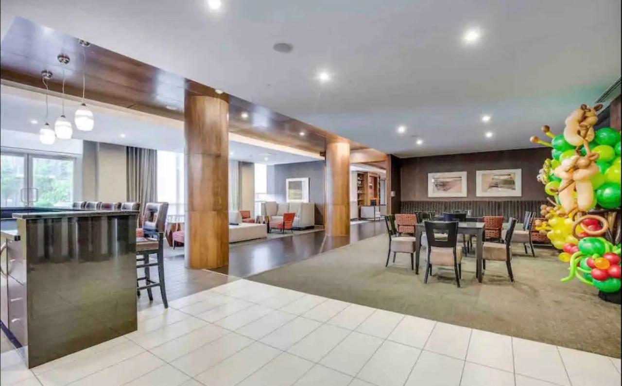 Ultra Luxurious 2.5 Bedroom 2 Full Bathroom 1 Parking Condo Near Sq1 Striking Views ميسيسوجا المظهر الخارجي الصورة