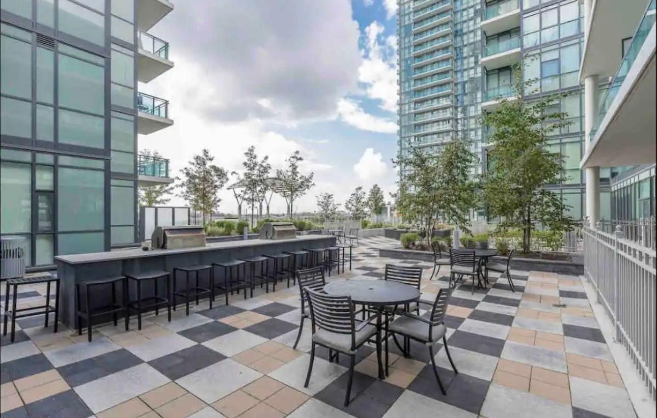 Ultra Luxurious 2.5 Bedroom 2 Full Bathroom 1 Parking Condo Near Sq1 Striking Views ميسيسوجا المظهر الخارجي الصورة